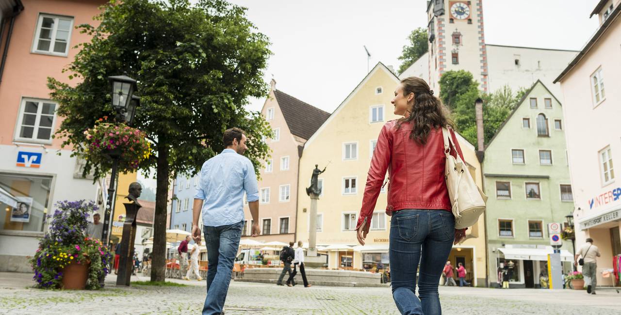 In der Historischen Füssener Altstadt können Sie gemütlich bummeln.